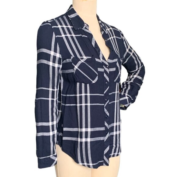Romeo + Juliet Plaid Flannel Button Front Top Sz M Navy Blue & White 106i - Picture 2 of 9